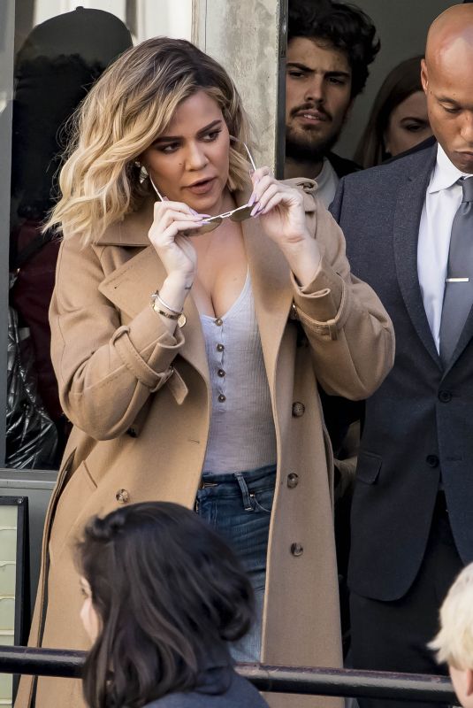 KHLOE KARDASHIAN Out and About in New York 10/27/2017