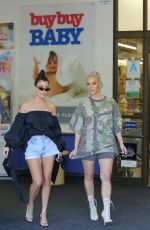 KIM and KOURTNEY KARDASHIAN Shopping at Bbuybuy Baby in Calabasas 10/09/2017