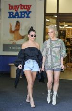 KIM and KOURTNEY KARDASHIAN Shopping at Bbuybuy Baby in Calabasas 10/09/2017