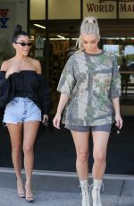 KIM and KOURTNEY KARDASHIAN Shopping at Bbuybuy Baby in Calabasas 10/09/2017
