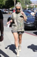 KIM KARDASHIAN Out and About in Calabasas 10/09/2017