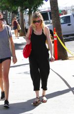 KIRSTEN DUNST Shopping at Farmers Market in Studio City 10/08/2017
