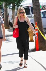 KIRSTEN DUNST Shopping at Farmers Market in Studio City 10/08/2017