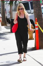KIRSTEN DUNST Shopping at Farmers Market in Studio City 10/08/2017