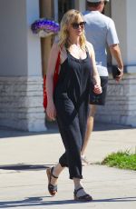 KIRSTEN DUNST Shopping at Farmers Market in Studio City 10/08/2017