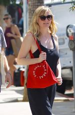 KIRSTEN DUNST Shopping at Farmers Market in Studio City 10/08/2017