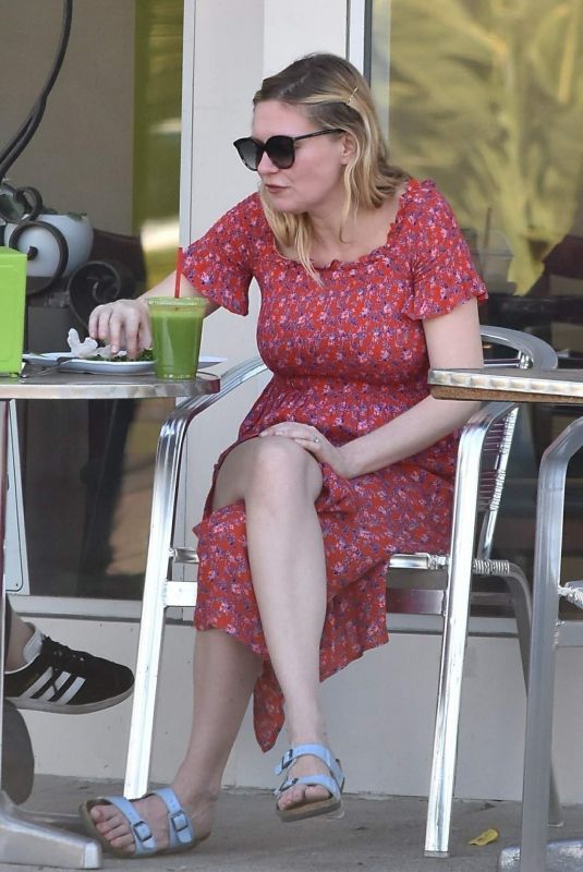 KIRTSEN DUNST Out for Lunch in Studio City 10/26/2017