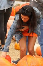 KOURTNEY KARDASHIAN Buy Pumpkins in Moorpark 10/29/2017