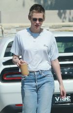 KRISTEN STEWART Out for Lunch in Los Angeles 10/01/2017