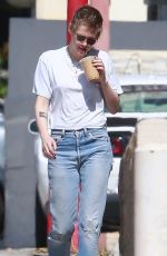 KRISTEN STEWART Out for Lunch in Los Angeles 10/01/2017