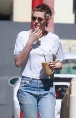KRISTEN STEWART Out for Lunch in Los Angeles 10/01/2017