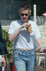 KRISTEN STEWART Out for Lunch in Los Angeles 10/01/2017