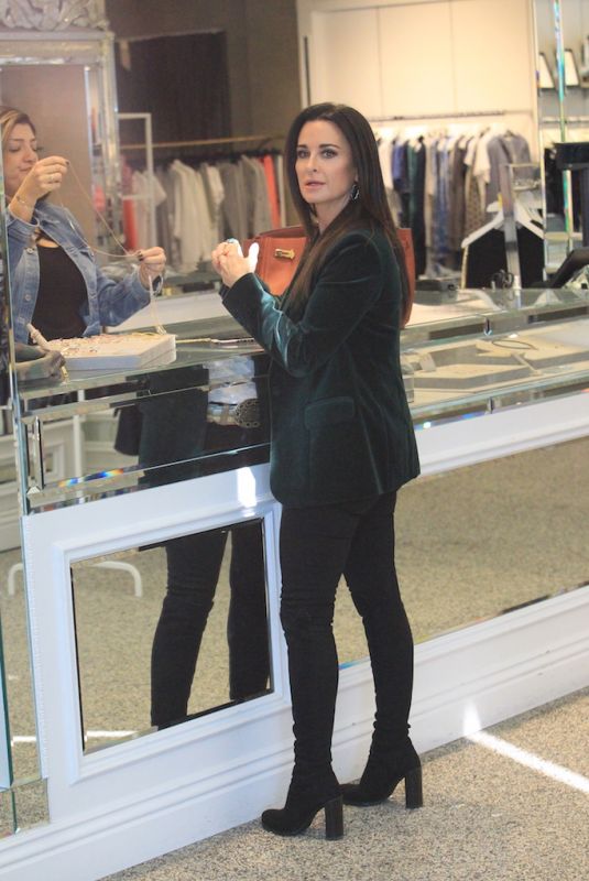 KYLE RICHARDS Shopping at Kyle in Beverly Hills 10/04/2017