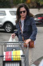 LARA FLYNN BOYLE Shopping at Walgreens in Beverly Hills 10/03/2017