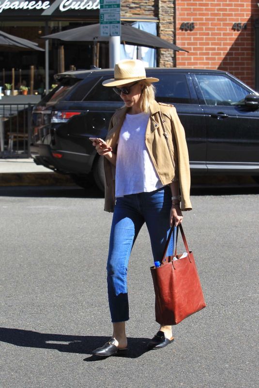 LESLIE BIBB Out Shopping in Beverly Hills 10/27/2017