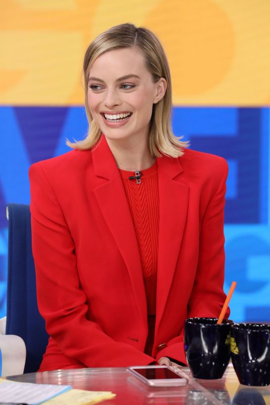 MARGOT ROBBIE on the Set of Good Morning America 10/11/2017