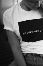 MELISSA BENOIST fo idontmind.com, September 2017