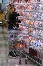 MICHELLE HUNZIKER Shopping at Supermarket in Milan 10/24/2017