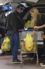 MICHELLE HUNZIKER Shopping at Supermarket in Milan 10/24/2017