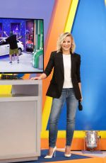 MILA KUNIS, KRISTEN BELL and KATHRYN HAHN  at The Price is Right 10/30/2017