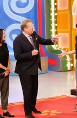 MILA KUNIS, KRISTEN BELL and KATHRYN HAHN  at The Price is Right 10/30/2017