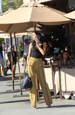 NICOLE WILLIAMS and Larry English Out for Lunch in Beverly Hills 10/25/2017