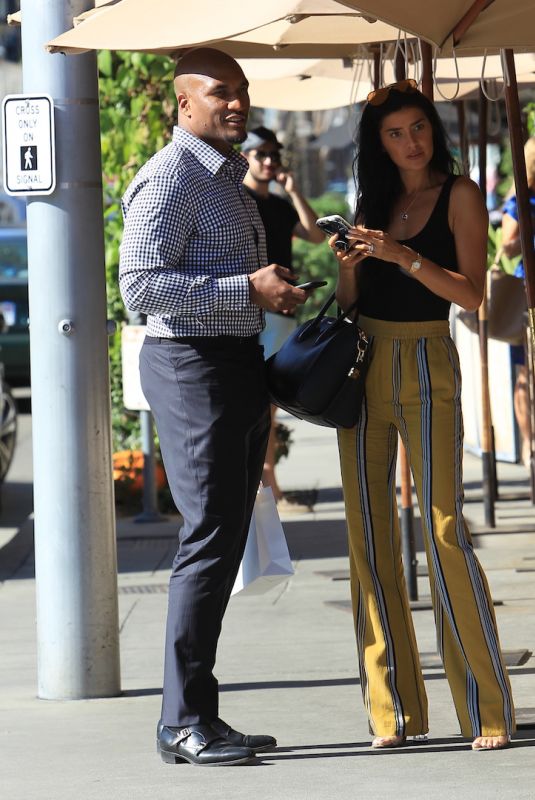 NICOLE WILLIAMS and Larry English Out for Lunch in Beverly Hills 10/25/2017