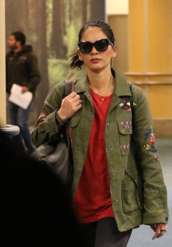 OLIVIA MUNN Arrives at Airport in Vancouver 10/01/2017