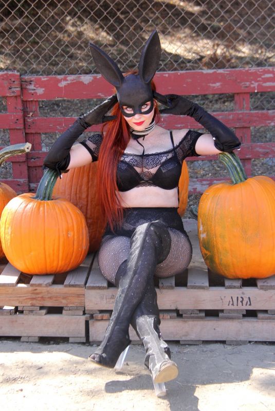 PHOEBE PRICE at Pumpkin Patch on the Set of a Photoshoot 10/11/2017