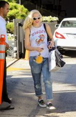 Pregnant GWEN STEFANI Leaves XIV Karats in Beverly Hills 10/06/2017