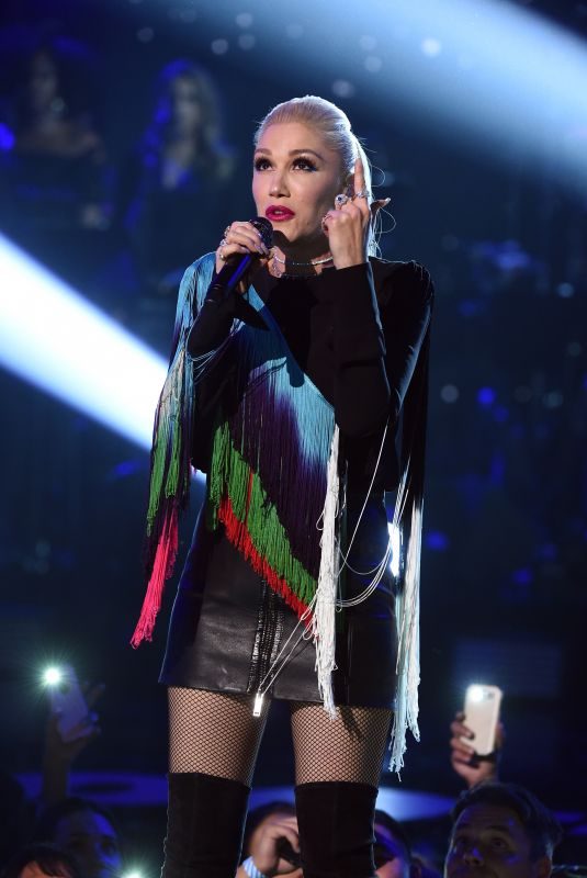 Pregnant GWEN STEFANI Performs at One Coice: Somos Live! a Concert for Disaster Relief in Los Angeles 10/14/2017