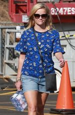 REESE WITHERSPOON and AVA PHILLIPPE at Tennessee