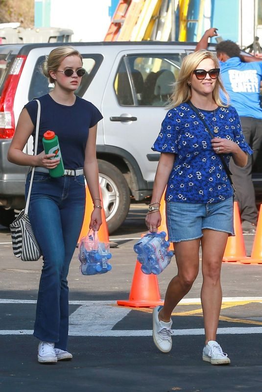 REESE WITHERSPOON and AVA PHILLIPPE at Tennessee’s Soccer Game in Santa Monica 10/28/2017