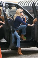 REESE WITHERSPOON Out in Los Angeles 09/30/2017