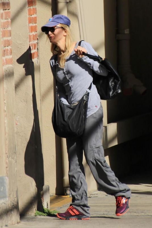 RENEE ZELLWEGER Arrives a Jimmy Kimmel Live! in Los Angeles 10/11/2017