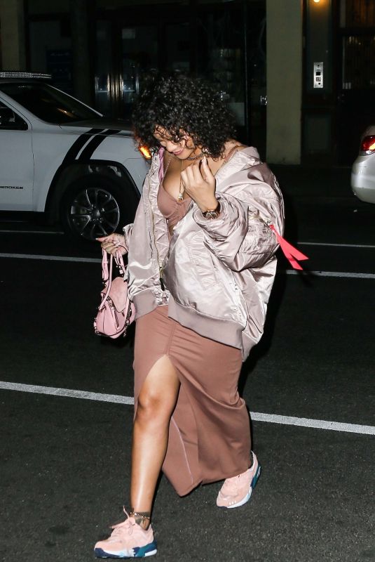 RIHANNA Arrives on th Set of a Photoshoot in New York 10/21/2017