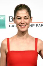 ROSAMUND PIKE at Hostiles  Photocall at Rome Film Festival 10/26/2017