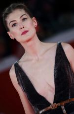 ROSAMUND PIKE at Hostiles  Premiere at Rome Film Festival 10/26/2017