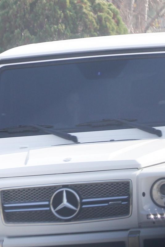 SELENA GOMEZ and Justin Bieber Returns Home in Los Angeles 10/29/2017