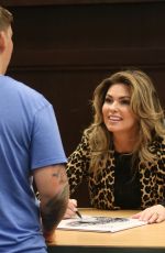 SHANIA TWAIN Signing Album Now at Barnes & Boble in Los Angeles 09/29/2017