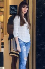 SOFIA VERGARA Shopping at Saks Fifth Avenue in Beverly Hills 10/04/2017