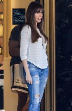 SOFIA VERGARA Shopping at Saks Fifth Avenue in Beverly Hills 10/04/2017