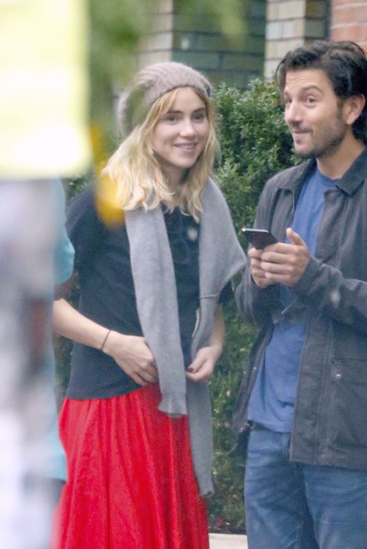 SUKI WATERHOUSE and Diego Luna Out in New York 10/09/2017