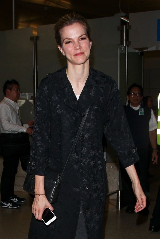 SYLVIA HOEKS at Los Angeles International Airport 10/25/2017