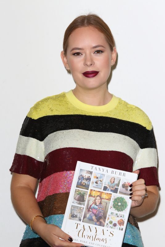 TANYA BURR Signs Her New Book Tanya’s Christmas in London 10/25/2017
