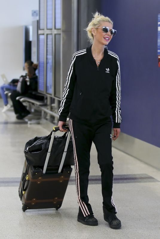 TARA REID at LAX Airport in Los Angeles 10/29/2017