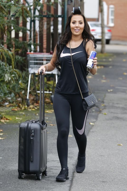 YAZMIN OUKHELLOU Arrives at Sugar Hut in Brentwood to Filming TOWIE 10/11/2017
