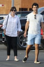 ZOEY DESCHANEL and Her Husband Jacob Pechenik Shopping for a New Car in Los Angeles 09/30/2017