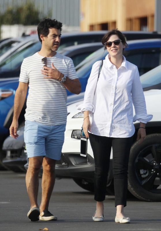 ZOEY DESCHANEL and Her Husband Jacob Pechenik Shopping for a New Car in Los Angeles 09/30/2017