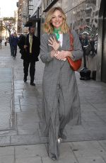 ABBY ELLIOTT Leaves Good Day New York 11/28/2017
